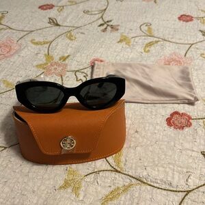 New never worn Tory Burch sunglasses